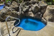 vacation rentals with hot tub